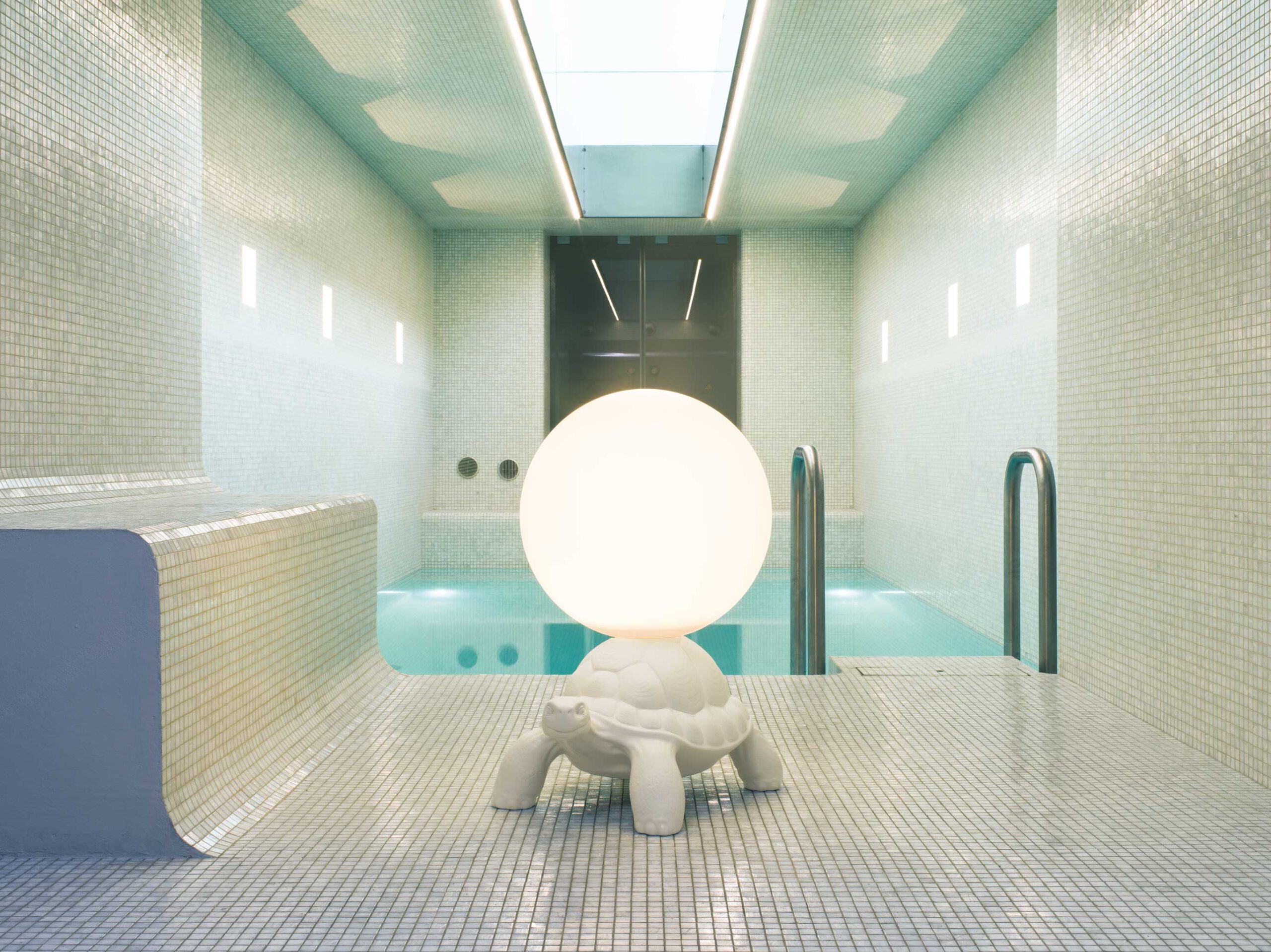 Turtle Carry Lamp dove grey - Image 1