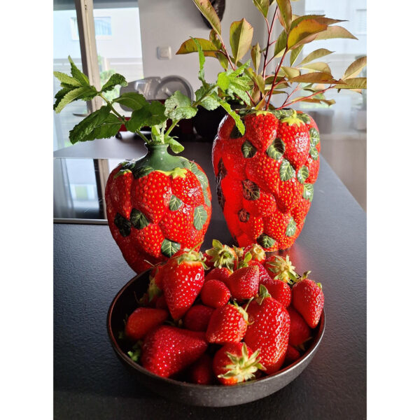 Vase Strawberries Porzellan handbemalt 17,5 x 21,5 cm